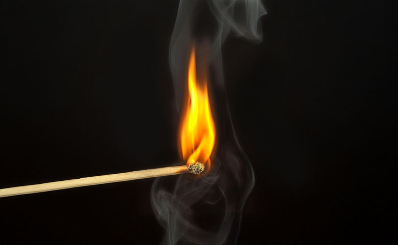 allumette en train de bruler
